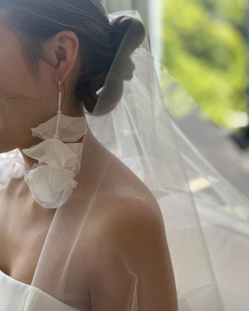 Bridal hair and guest hair both ♡ A new arrangement of chignon, "Ribbon Chignon" summary 🎀にて紹介している画像