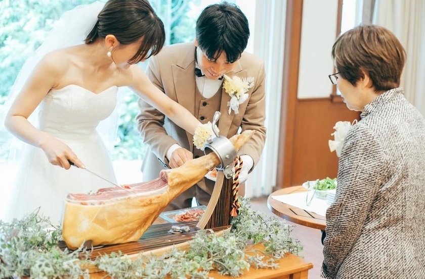 Unique, Interesting & Cute! 6 Alternatives to the Traditional Cake Cutting Ceremonyにて紹介している画像