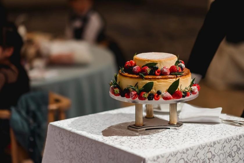 Unique, Interesting & Cute! 6 Alternatives to the Traditional Cake Cutting Ceremonyにて紹介している画像