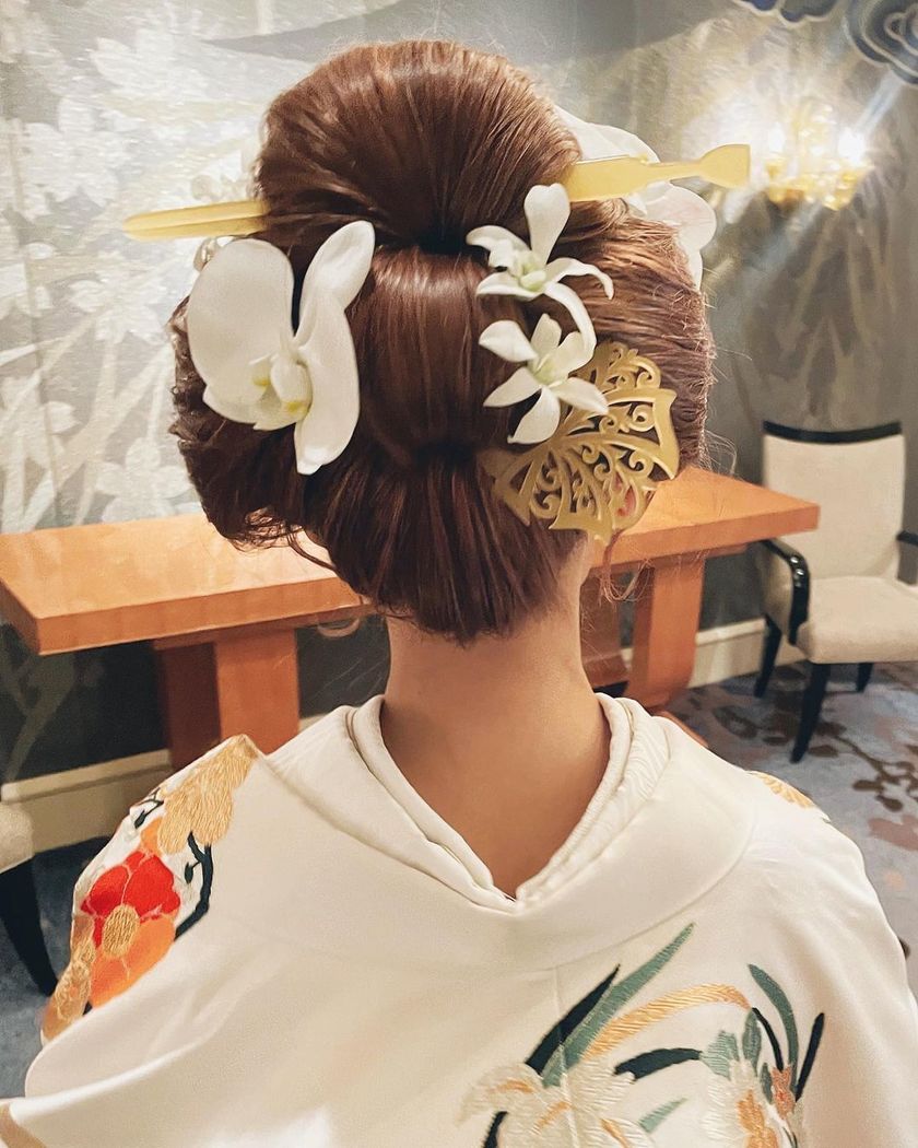 Colorful, cute, and something I want to try! Japanese traditional hairstyle × flower arrangement in Japanese clothing ♡にて紹介している画像