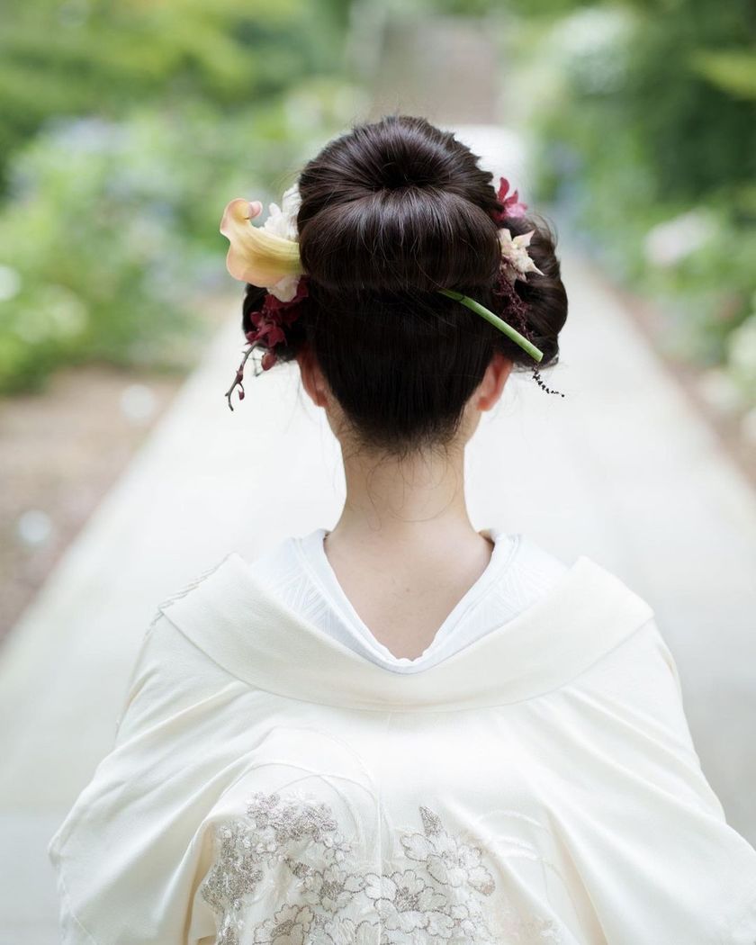 Colorful, cute, and something I want to try! Japanese traditional hairstyle × flower arrangement in Japanese clothing ♡にて紹介している画像