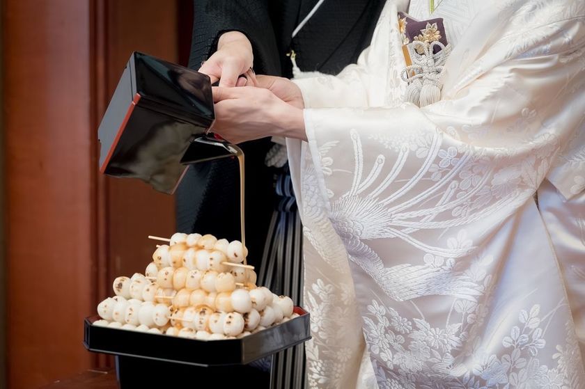 Unique, Interesting & Cute! 6 Alternatives to the Traditional Cake Cutting Ceremonyにて紹介している画像