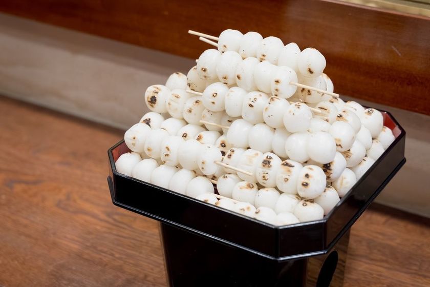 Unique, Interesting & Cute! 6 Alternatives to the Traditional Cake Cutting Ceremonyにて紹介している画像