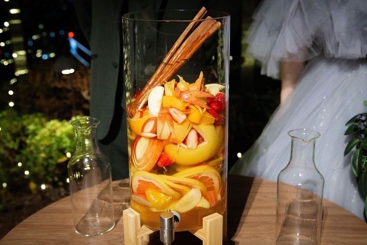 Unique, Interesting & Cute! 6 Alternatives to the Traditional Cake Cutting Ceremonyにて紹介している画像