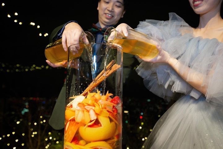 Unique, Interesting & Cute! 6 Alternatives to the Traditional Cake Cutting Ceremonyにて紹介している画像