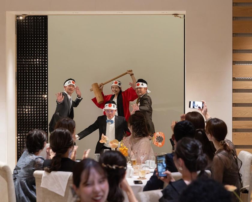 Unique, Interesting & Cute! 6 Alternatives to the Traditional Cake Cutting Ceremonyにて紹介している画像