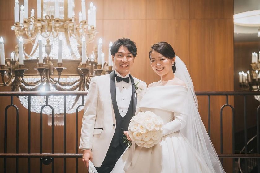 Classic dress with roll collar and long sleeves made of mikado fabric ♡ Featuring real brides who chose Hatsuko Endo's "Kelly"にて紹介している画像