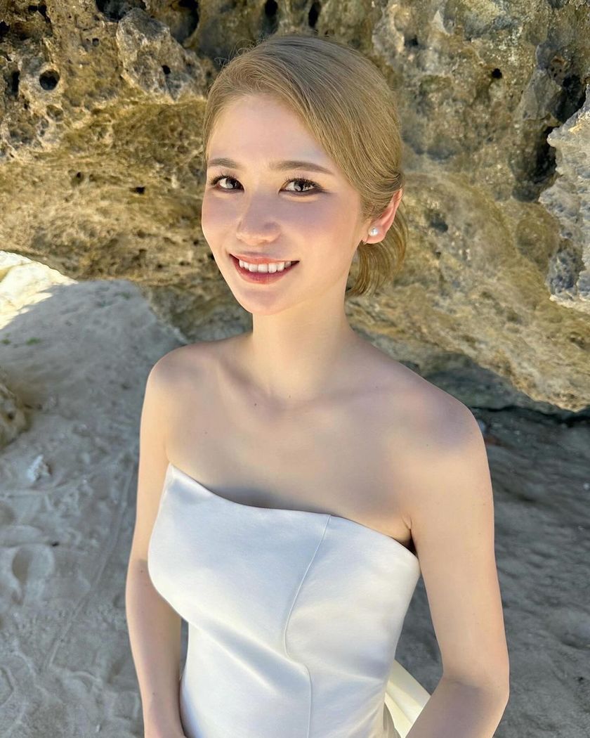 The cute tips of hair that pop out ♡ 15 Trendy "Kachimori Hair" Bridal Hair Arrangementsにて紹介している画像