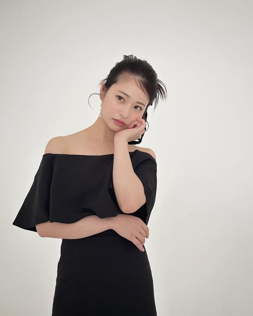 The cute tips of hair that pop out ♡ 15 Trendy "Kachimori Hair" Bridal Hair Arrangementsにて紹介している画像