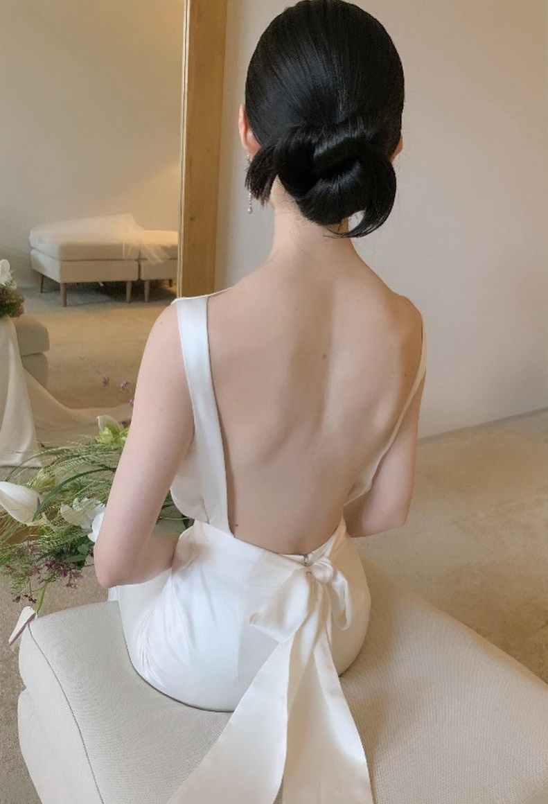 The cute tips of hair that pop out ♡ 15 Trendy "Kachimori Hair" Bridal Hair Arrangementsにて紹介している画像