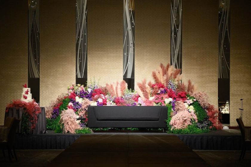 韓国ウェディングで良くみる♡披露宴会場に【ランウェイ設置】した日本の花嫁さんの実例お写真特集にて紹介している画像