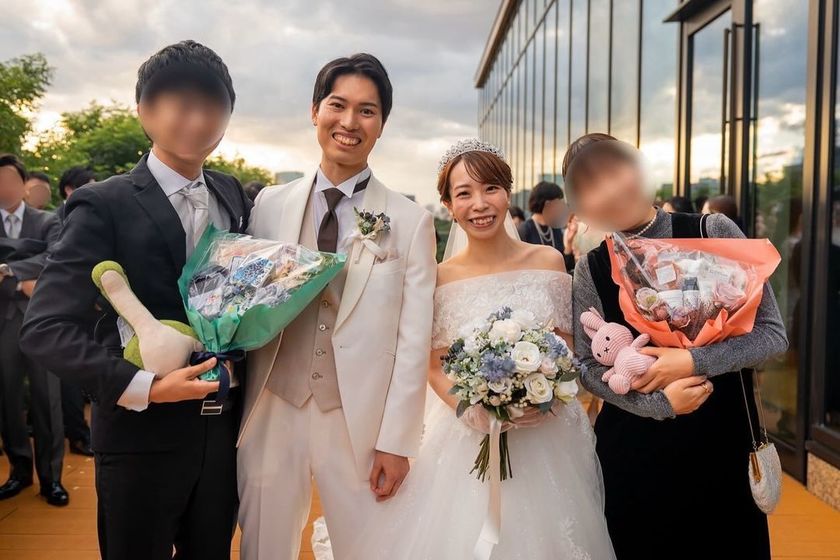 남성용 코스메 부케🤵🏻‍♂️신랑의 토스용 부케에서 인기 있는 안주 부케 만들기와 내용 해설🍺にて紹介している画像