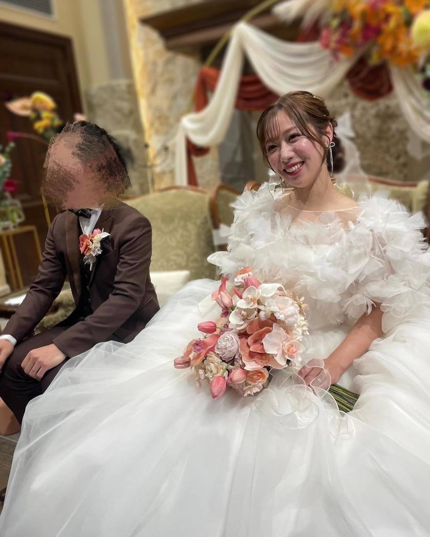 헤어 어레인지? 액세서리? KIYOKO HATA×marry 몽글몽글 드레스를 입은 리얼 신부 코디にて紹介している画像