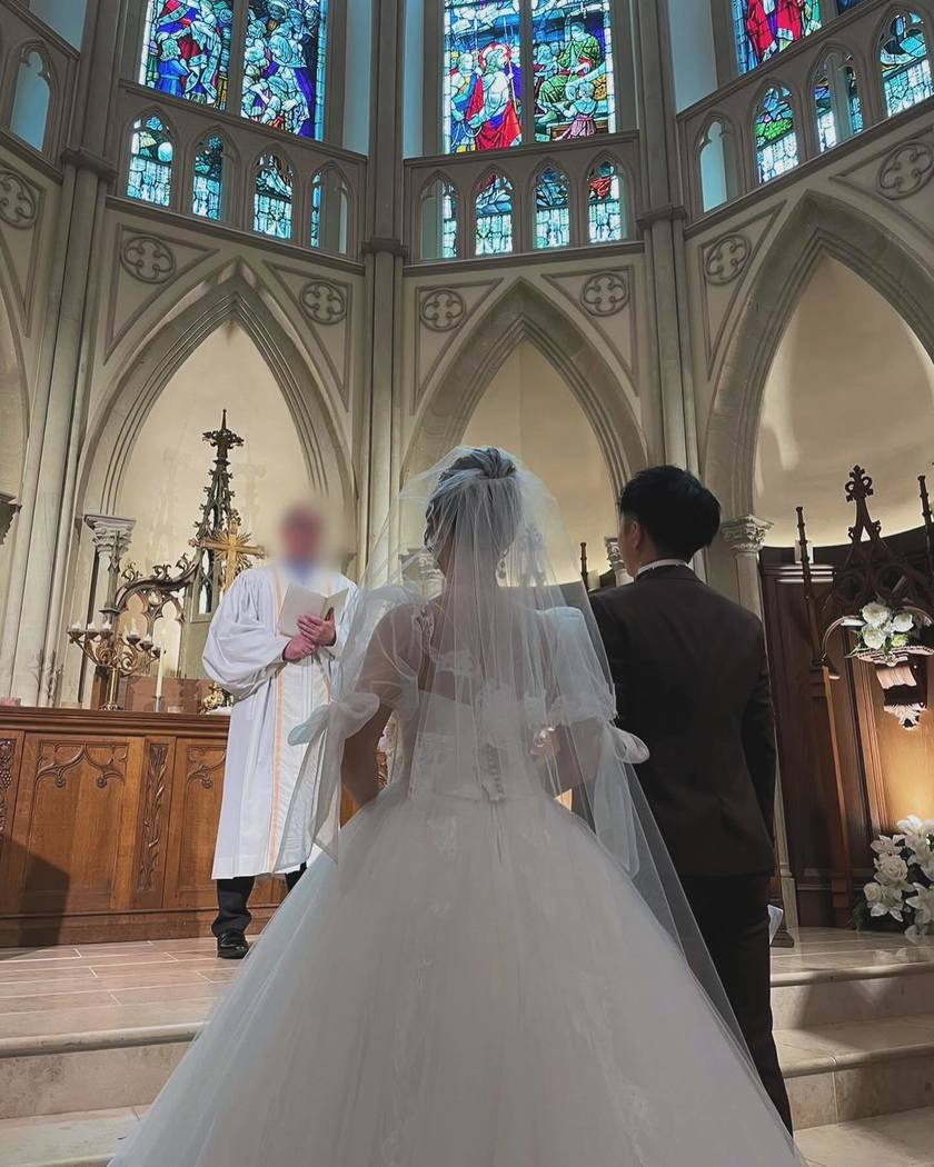 헤어 어레인지? 액세서리? KIYOKO HATA×marry 몽글몽글 드레스를 입은 리얼 신부 코디にて紹介している画像