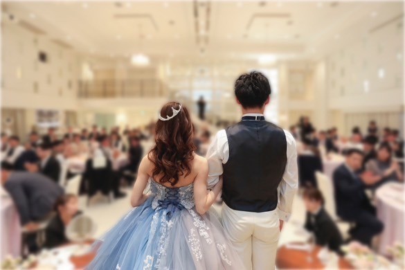 "Real Photos and Coordination Feature of Brides Wearing the Popular 4 Dresses by KIYOKO HATA x marry 🪽"にて紹介している画像