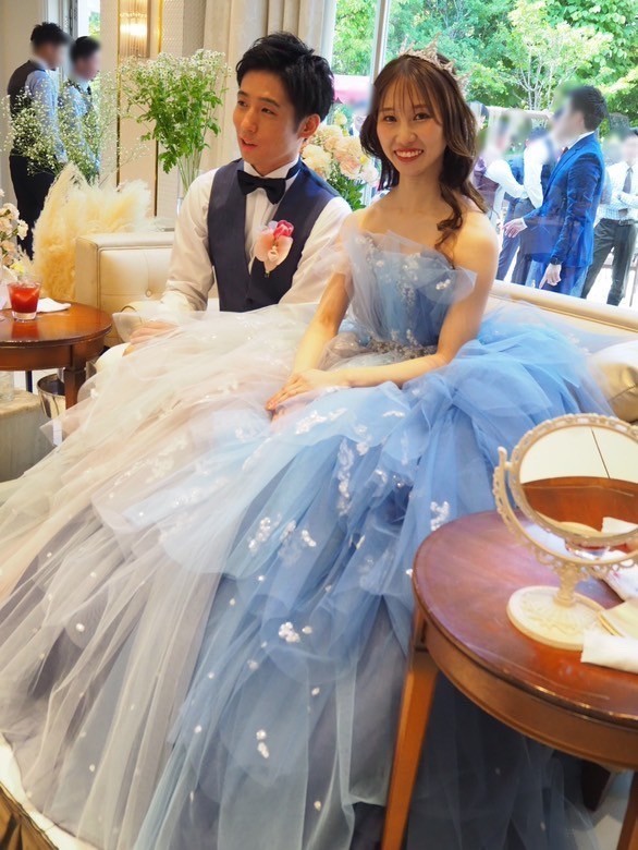 "Real Photos and Coordination Feature of Brides Wearing the Popular 4 Dresses by KIYOKO HATA x marry 🪽"にて紹介している画像