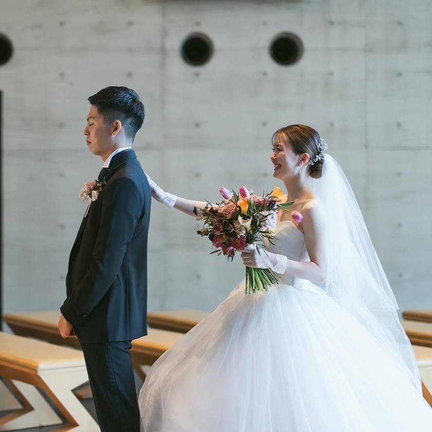 헤어 어레인지? 액세서리? KIYOKO HATA×marry 몽글몽글 드레스를 입은 리얼 신부 코디にて紹介している画像