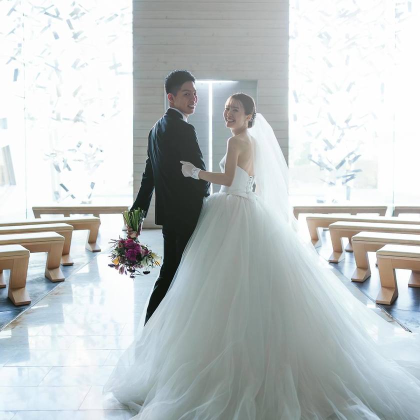 헤어 어레인지? 액세서리? KIYOKO HATA×marry 몽글몽글 드레스를 입은 리얼 신부 코디にて紹介している画像