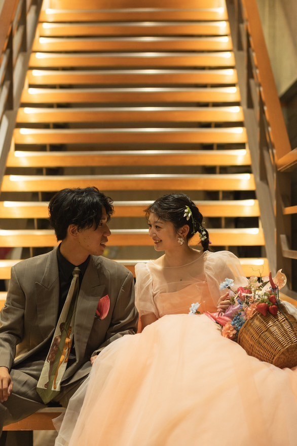 헤어 어레인지? 액세서리? KIYOKO HATA×marry 몽글몽글 드레스를 입은 리얼 신부 코디にて紹介している画像