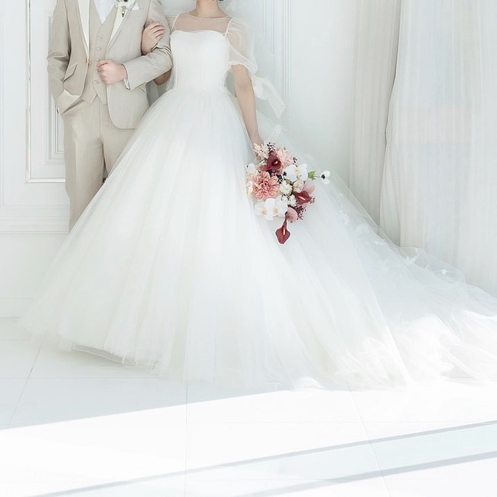 헤어 어레인지? 액세서리? KIYOKO HATA×marry 몽글몽글 드레스를 입은 리얼 신부 코디にて紹介している画像