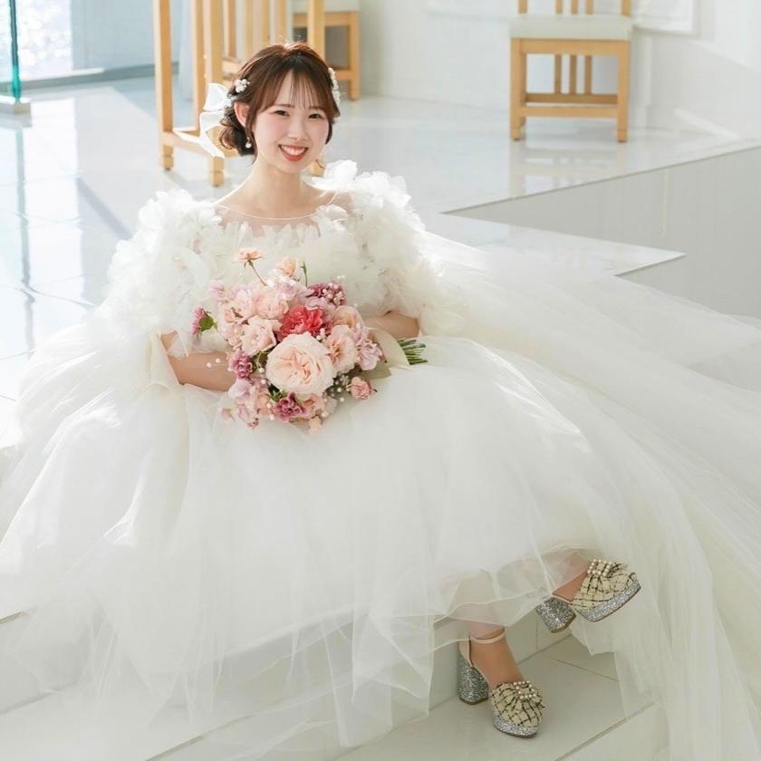 헤어 어레인지? 액세서리? KIYOKO HATA×marry 몽글몽글 드레스를 입은 리얼 신부 코디にて紹介している画像