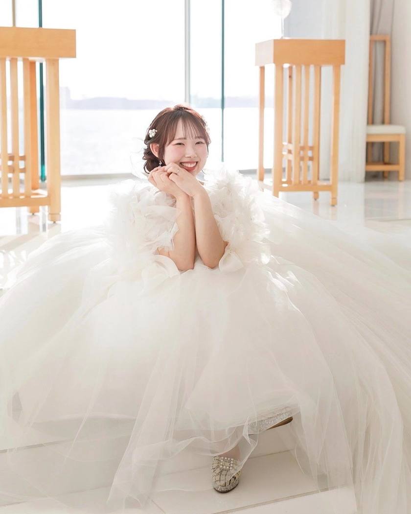 헤어 어레인지? 액세서리? KIYOKO HATA×marry 몽글몽글 드레스를 입은 리얼 신부 코디にて紹介している画像