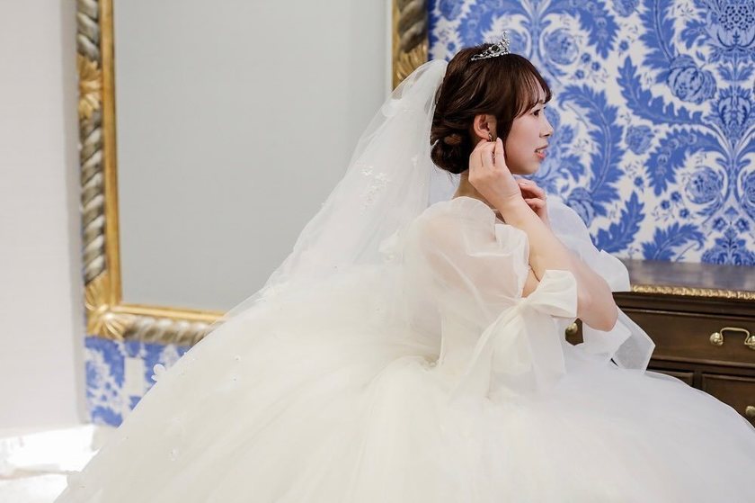 헤어 어레인지? 액세서리? KIYOKO HATA×marry 몽글몽글 드레스를 입은 리얼 신부 코디にて紹介している画像