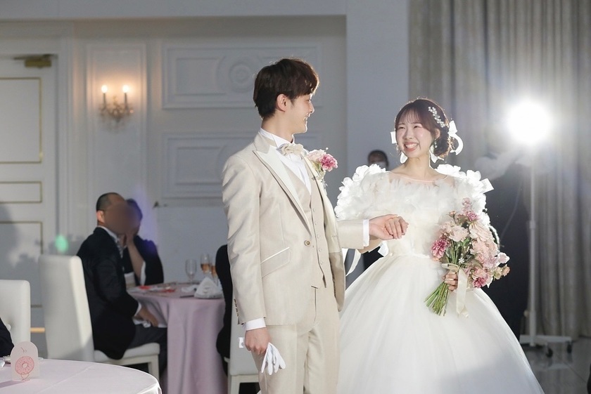 헤어 어레인지? 액세서리? KIYOKO HATA×marry 몽글몽글 드레스를 입은 리얼 신부 코디にて紹介している画像