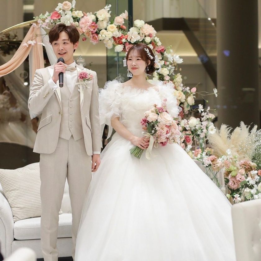 헤어 어레인지? 액세서리? KIYOKO HATA×marry 몽글몽글 드레스를 입은 리얼 신부 코디にて紹介している画像