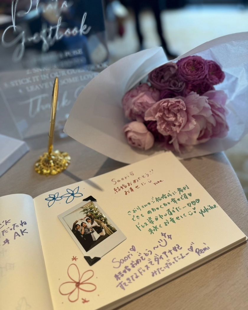 写真を撮って、メッセージをもらえる📝ウェルカムスペースにチェキブースを用意するのが可愛くておすすめ♡にて紹介している画像