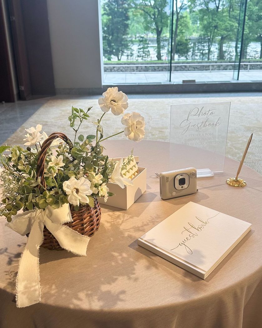 写真を撮って、メッセージをもらえる📝ウェルカムスペースにチェキブースを用意するのが可愛くておすすめ♡にて紹介している画像