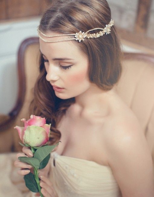 "Dreamy Girl ♡ Romantic Hair Accessories by 'JANNIE BALTZER' from Denmark"にて紹介している画像