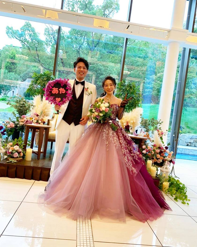 推し活に欠かせないアイテム♡結婚式で推しうちわを使える出番を5パターン紹介にて紹介している画像