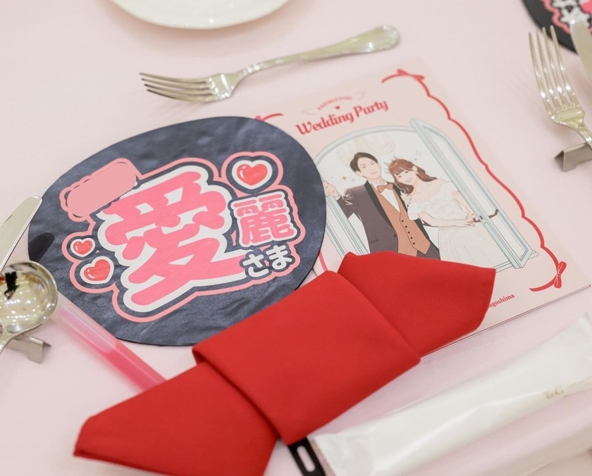 推し活に欠かせないアイテム♡結婚式で推しうちわを使える出番を5パターン紹介にて紹介している画像