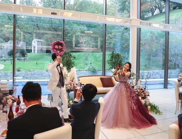 推し活に欠かせないアイテム♡結婚式で推しうちわを使える出番を5パターン紹介にて紹介している画像