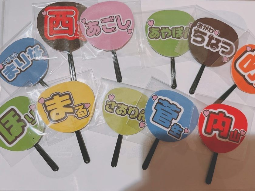 推し活に欠かせないアイテム♡結婚式で推しうちわを使える出番を5パターン紹介にて紹介している画像