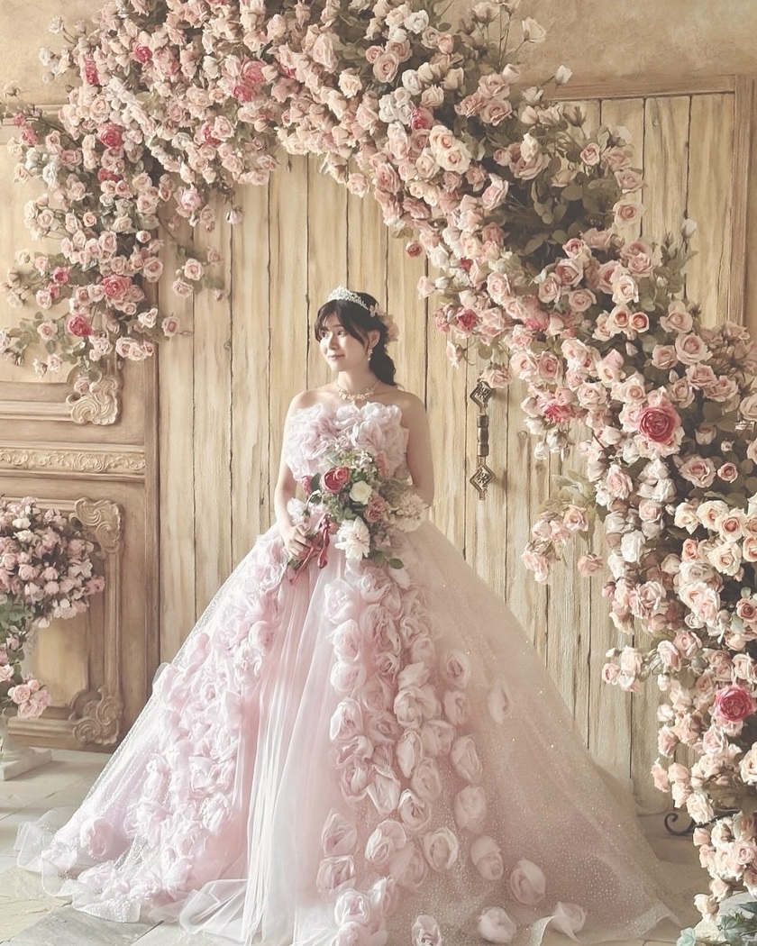 花嫁さんの着用写真もご紹介♡【KIYOKO HATA】の人気ドレス１１選にて紹介している画像