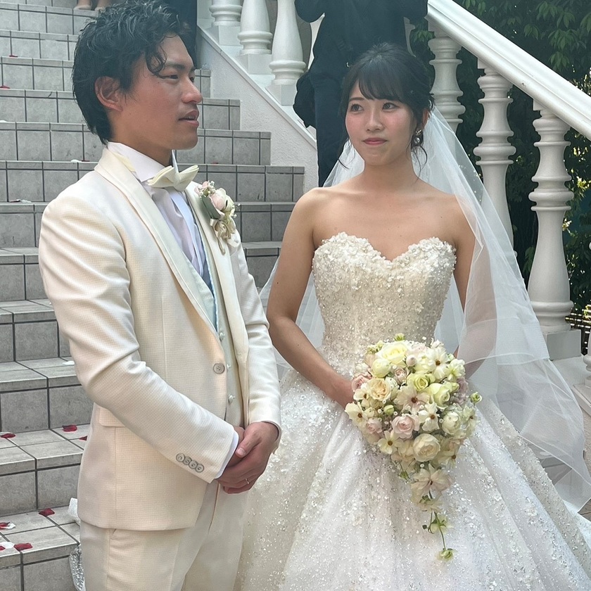 花嫁さんの着用写真もご紹介♡【KIYOKO HATA】の人気ドレス１１選にて紹介している画像