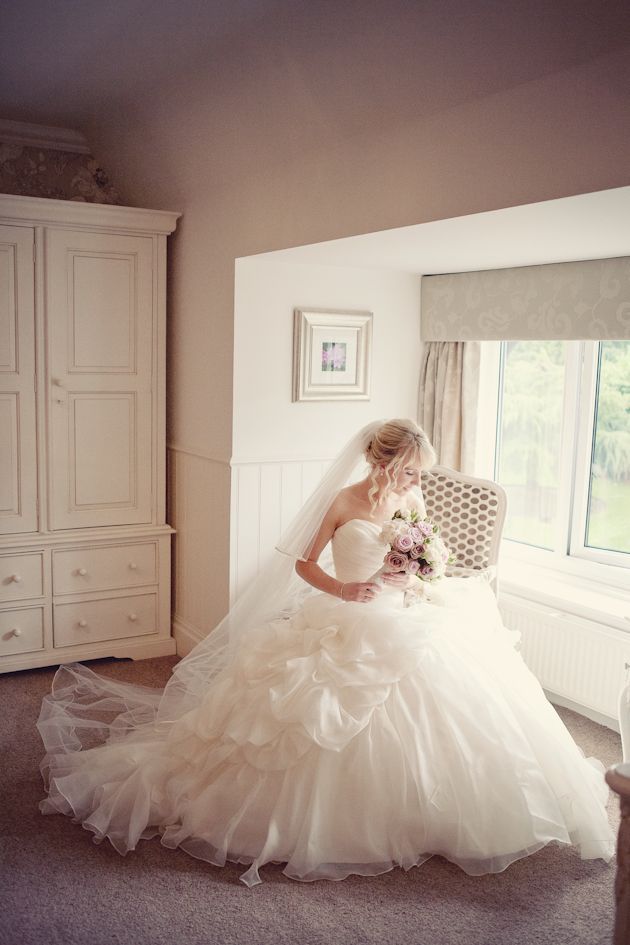 I Love Classic Pure White Dresses! A Special Feature on Timeless Authentically Loved Gowns♡にて紹介している画像