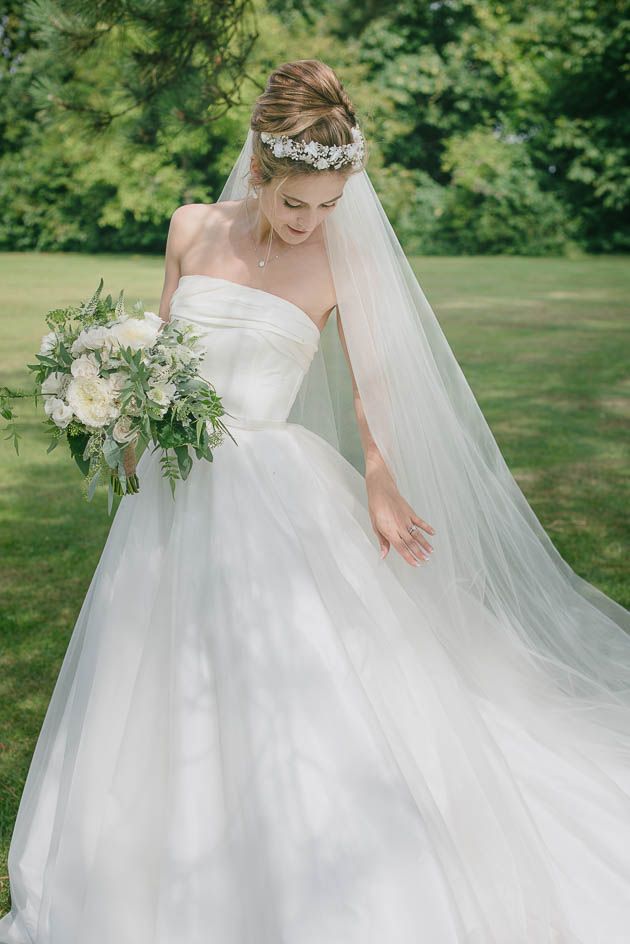 I Love Classic Pure White Dresses! A Special Feature on Timeless Authentically Loved Gowns♡にて紹介している画像