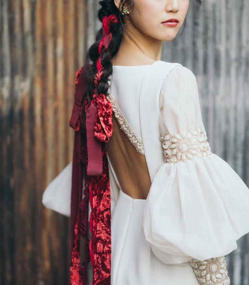 This is the color change! Unusual styles are cute 【Unique】 Bridal Hair Feature 🎀にて紹介している画像