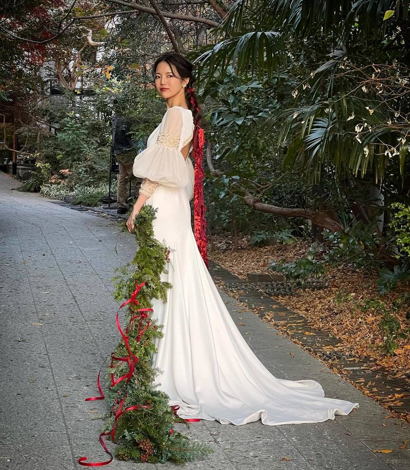 This is the color change! Unusual styles are cute 【Unique】 Bridal Hair Feature 🎀にて紹介している画像