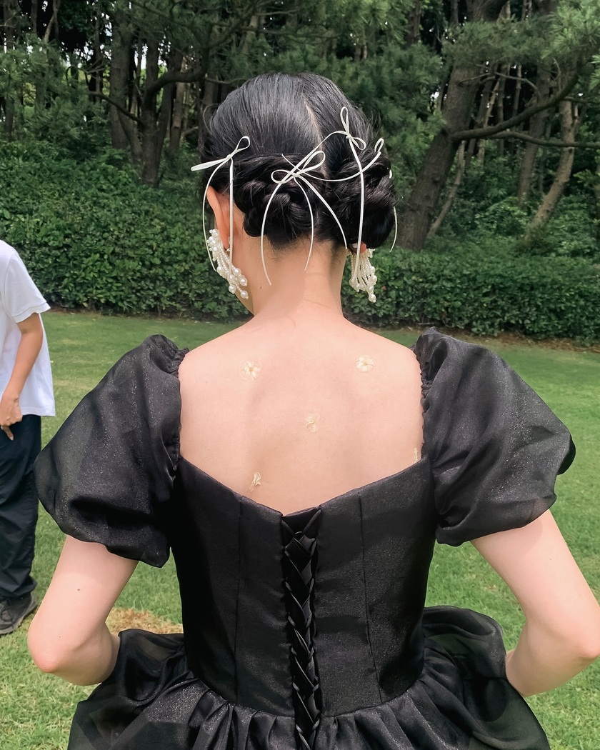 This is the color change! Unusual styles are cute 【Unique】 Bridal Hair Feature 🎀にて紹介している画像