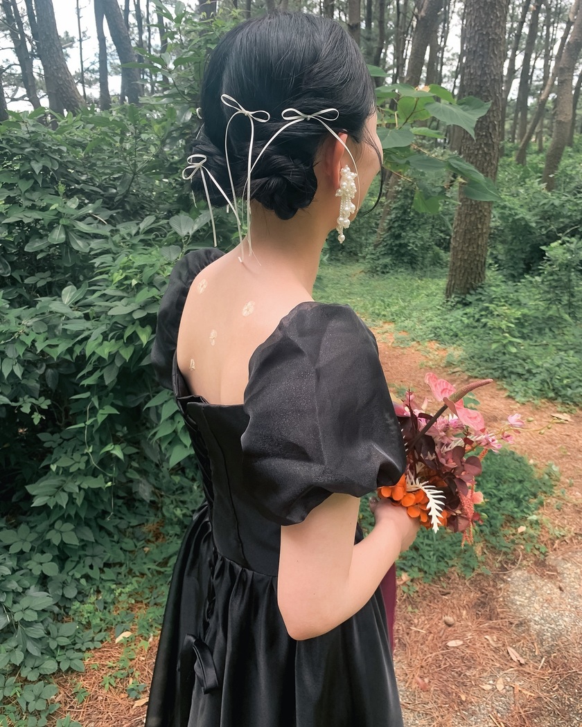 This is the color change! Unusual styles are cute 【Unique】 Bridal Hair Feature 🎀にて紹介している画像