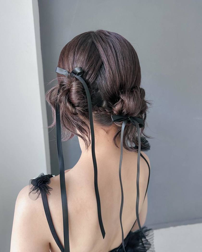 This is the color change! Unusual styles are cute 【Unique】 Bridal Hair Feature 🎀にて紹介している画像