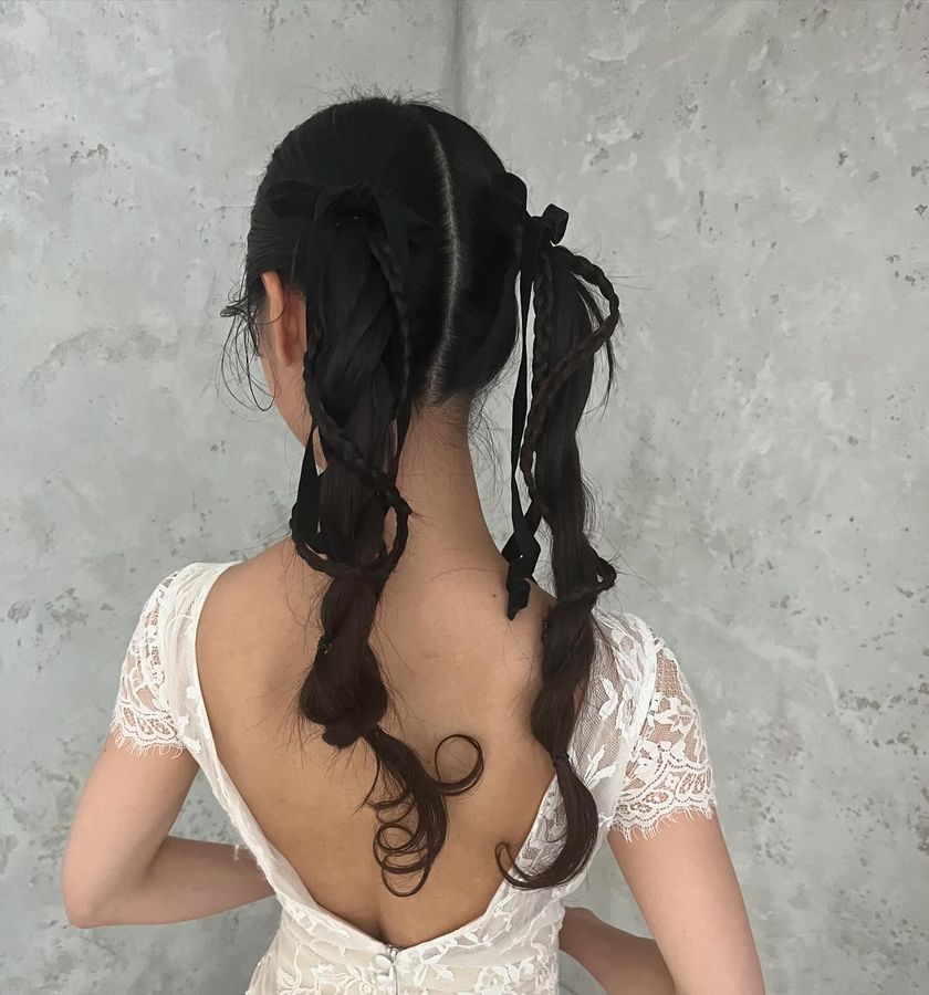 This is the color change! Unusual styles are cute 【Unique】 Bridal Hair Feature 🎀にて紹介している画像