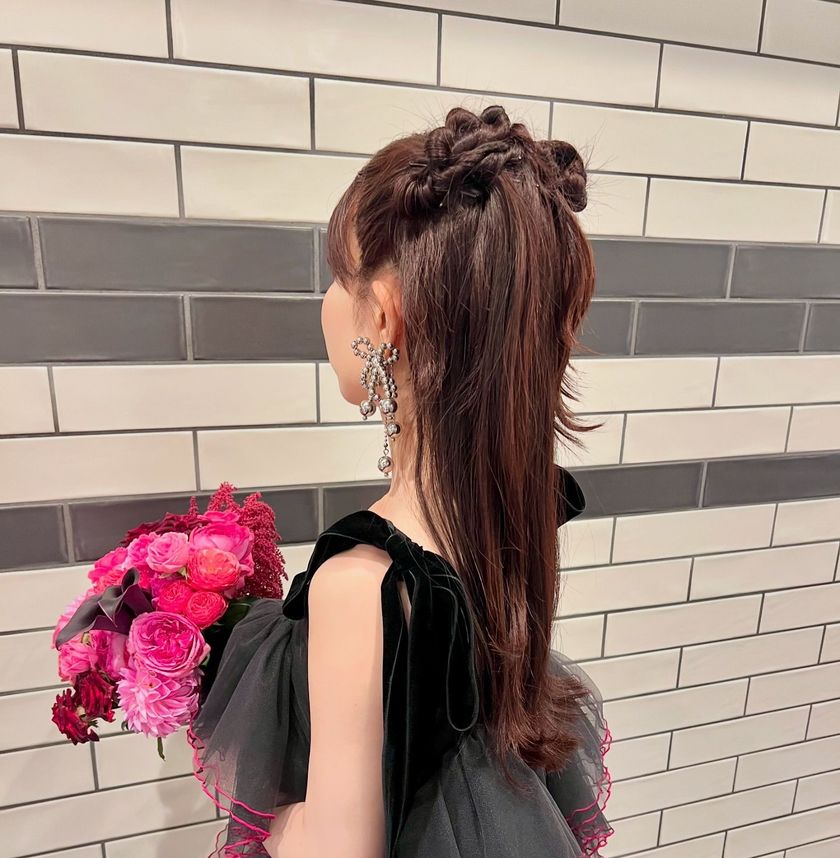This is the color change! Unusual styles are cute 【Unique】 Bridal Hair Feature 🎀にて紹介している画像