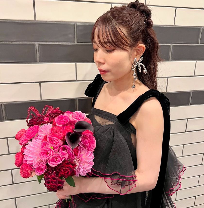 This is the color change! Unusual styles are cute 【Unique】 Bridal Hair Feature 🎀にて紹介している画像