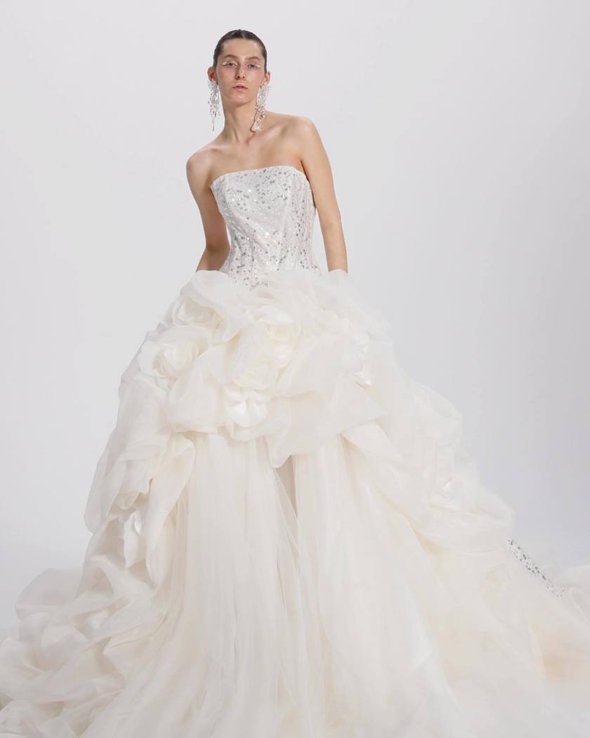 Cute and Idol-like! 7 Dress Brands with Stylish Leg-Showing Dresses to Try にて紹介している画像