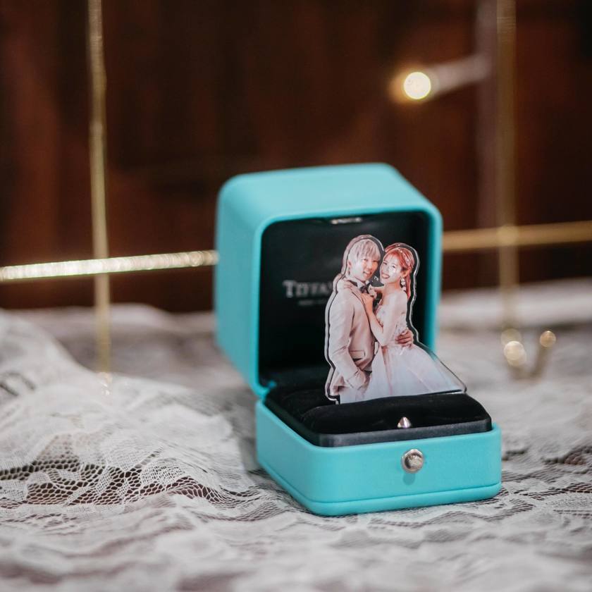 9 Examples of Creative Ways to Decorate Your Welcome Space with Bride and Groom Acrylic Stands 💕✅にて紹介している画像